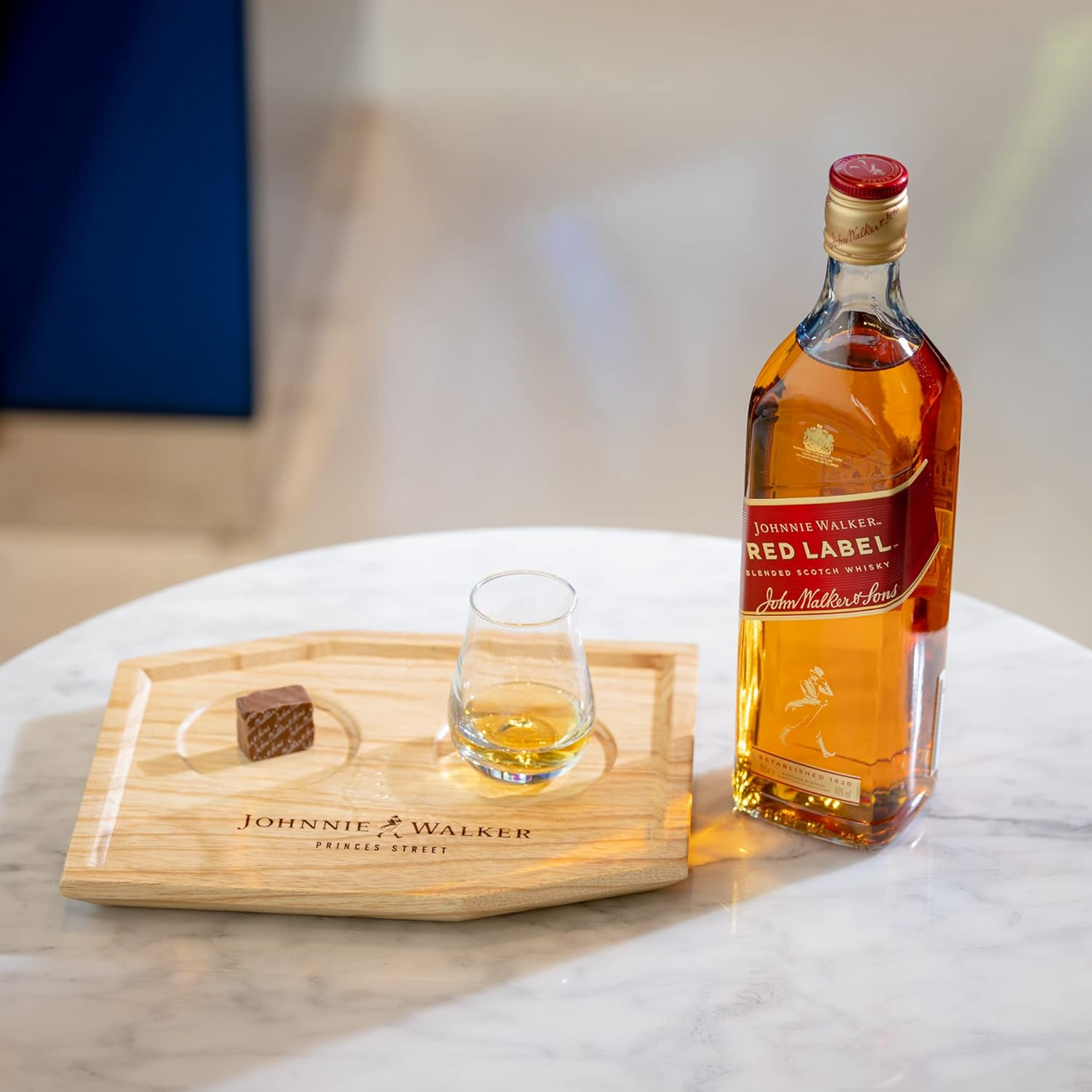 ВИСКИ JOHNNIE WALKER RED LABEL 0,5 ЛИТРА